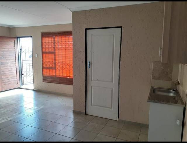 3 BEDROOM HOUSE FOR SALE IN PROTEA GLEN